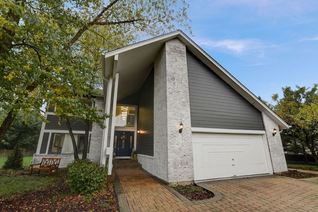 300 Thierry Ln, Prospect Heights, IL 60070