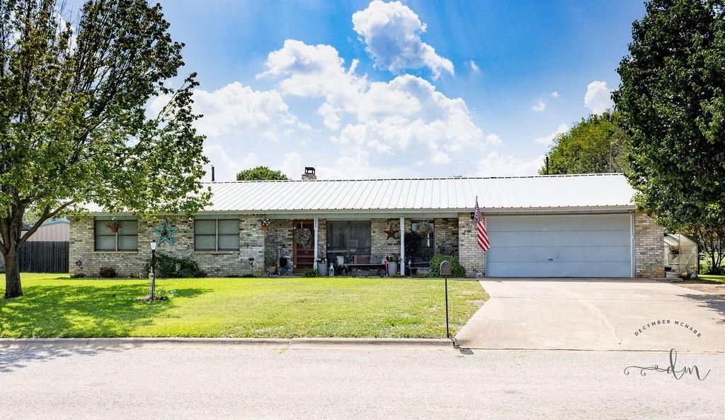 809 Foxhollow Rd, Eastland, TX 76448