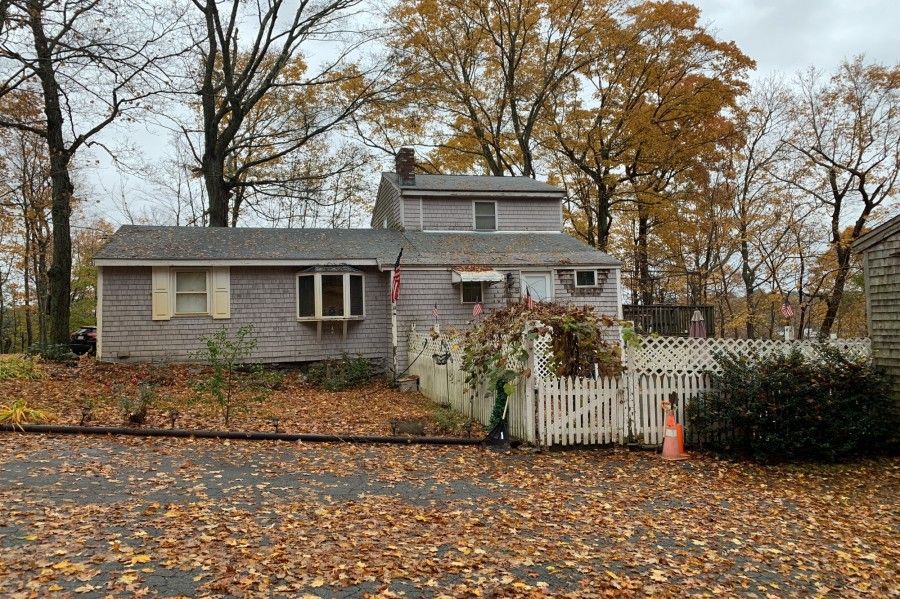 9 Hill Rd, Essex, MA 01929