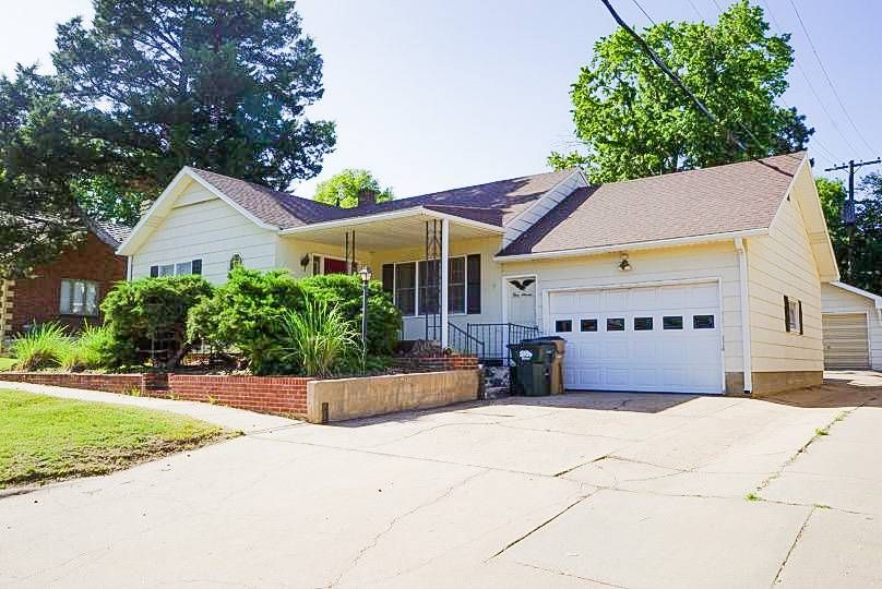 111 E Washington St, Lyons, KS 67554 Trulia