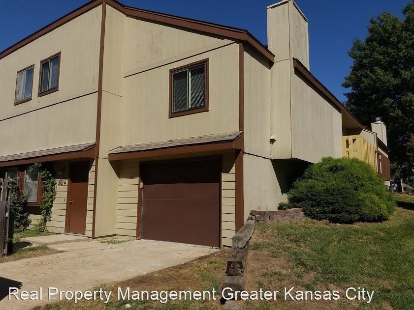 9014 E 85th Pl, Kansas City, MO 64138