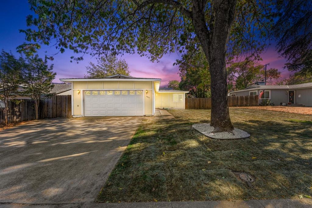 2027 Polley Dr, Roseville, CA 95661