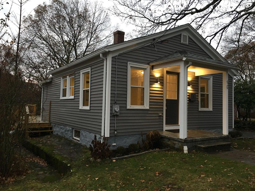 90 Lockwood St, West Warwick, RI 2 Bed, 1 Bath SingleFamily Home