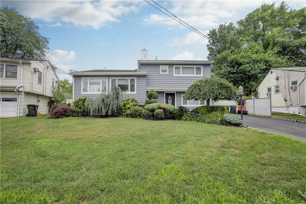 70 Trafalgar Dr, Colonia, NJ 3 Bed, 2 Bath SingleFamily Home 23