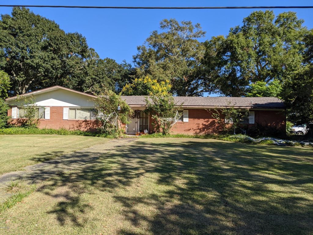 303 N Wilson Ave, Kaplan, LA 70548