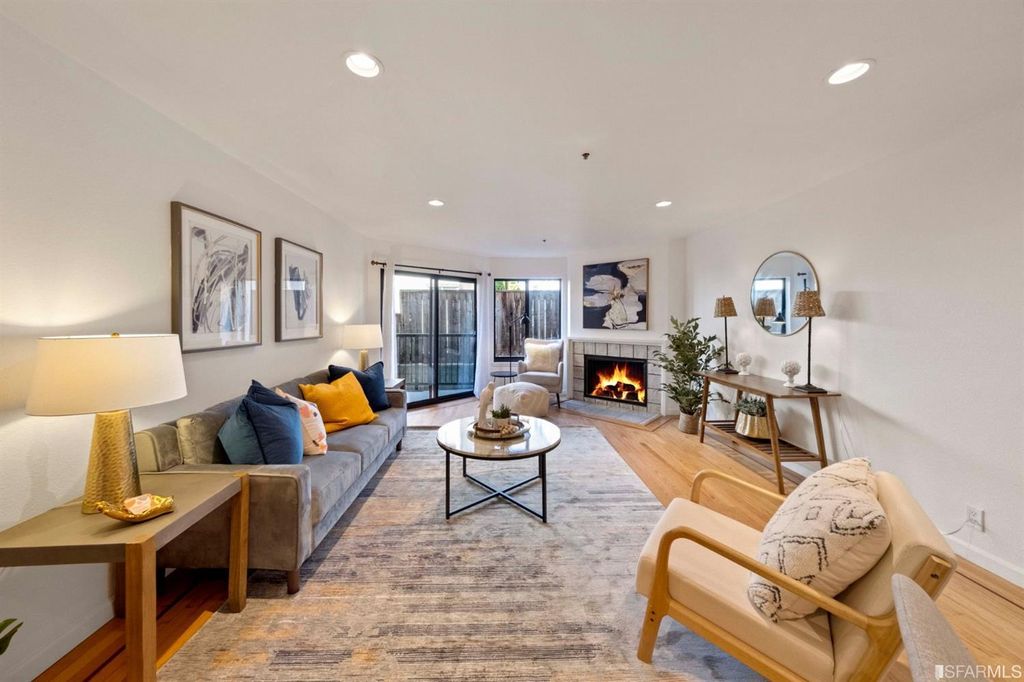 322 Hanover Ave #107, Oakland, CA 94606