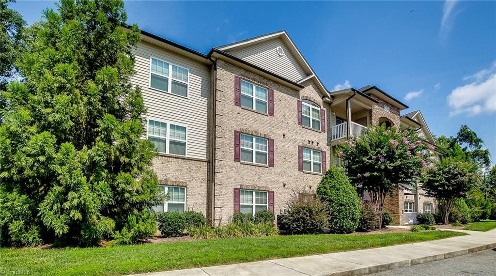 Simple Apartments Off Battleground Greensboro Nc for Simple Design