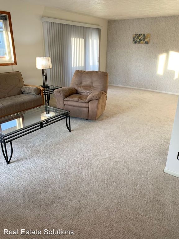8347 Sundi Dr, Anchorage, AK 99502