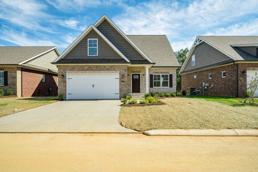 1102 Cross Pointe Dr, Cookeville, TN 4 Bed, 3 Bath SingleFamily Home