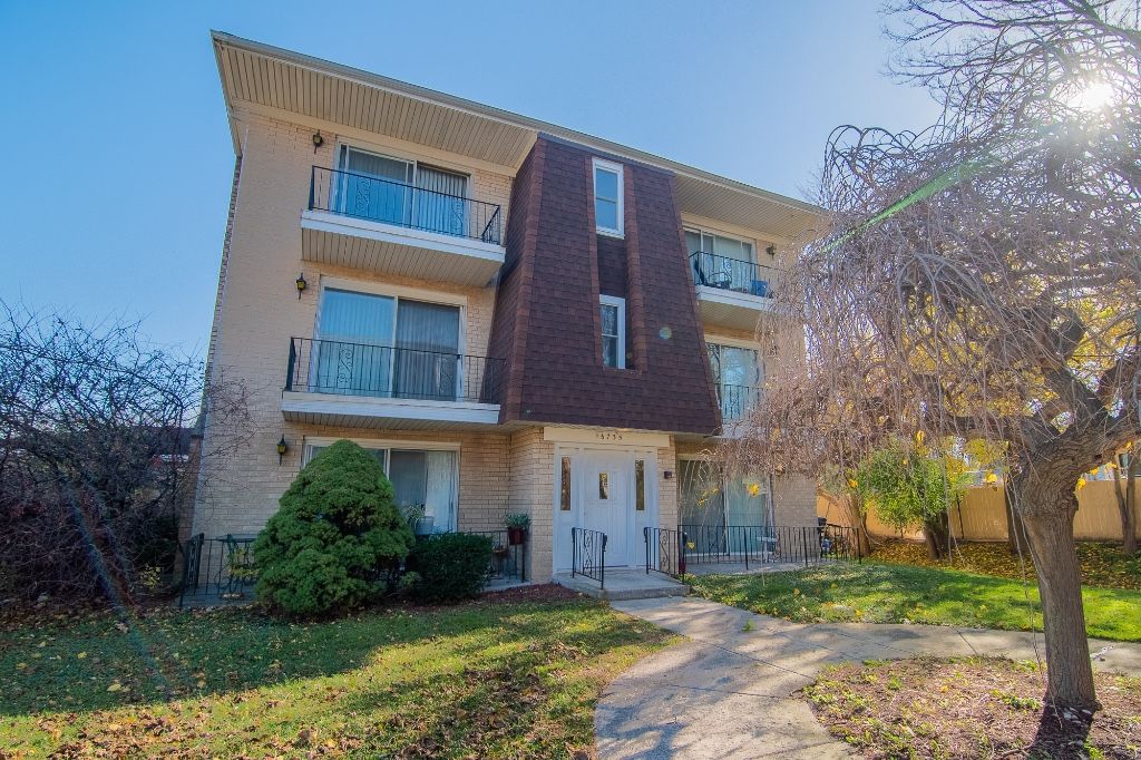 16735 Forest Ave #2N, Oak Forest, IL 60452