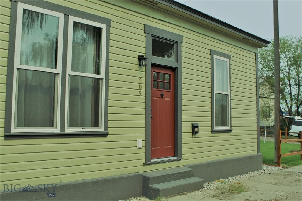 209 Curtis St, Butte, MT 59701