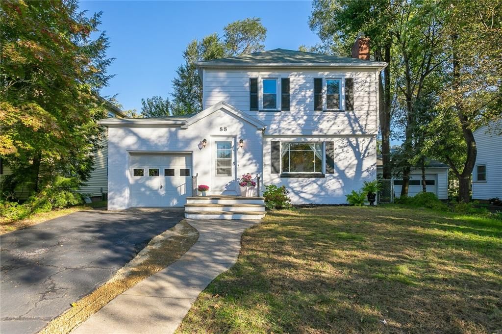 88 Burwell Rd, Rochester, NY 14617