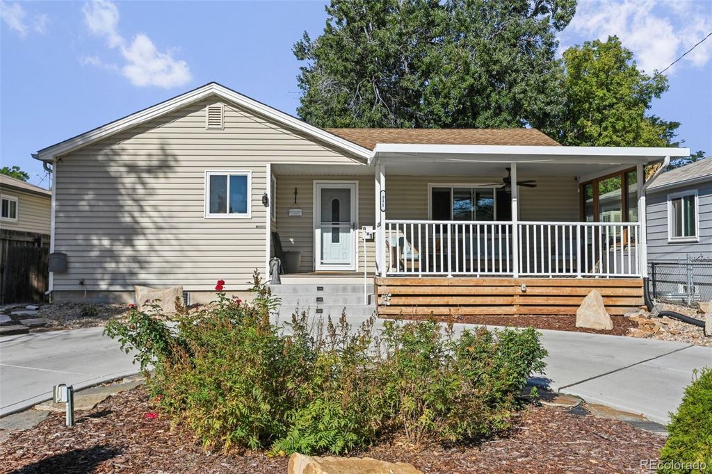 911 Hanover Street, Aurora, CO 80010