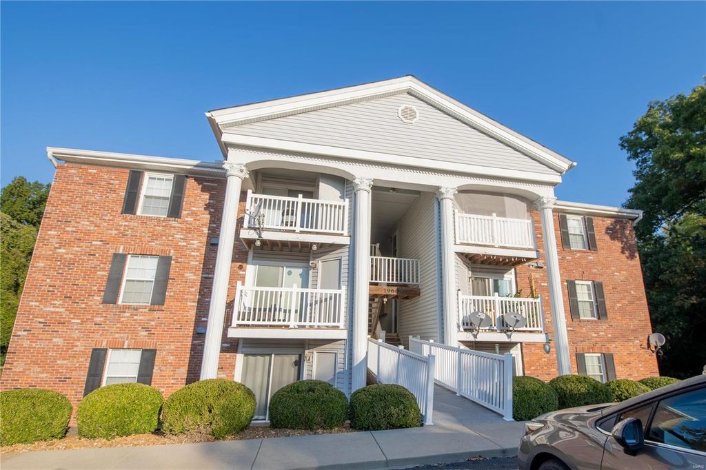 1960 Marine Terrace Dr J, Maryland Heights, MO 63043 Condo for Sale