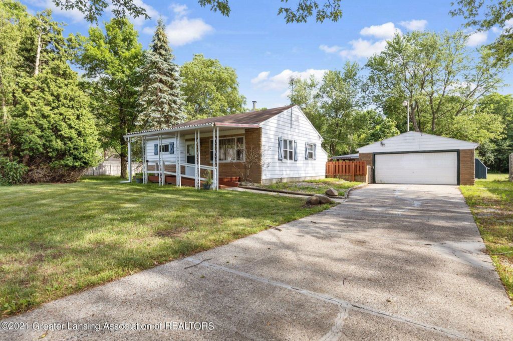 1001 Ferley St, Lansing, MI 48911