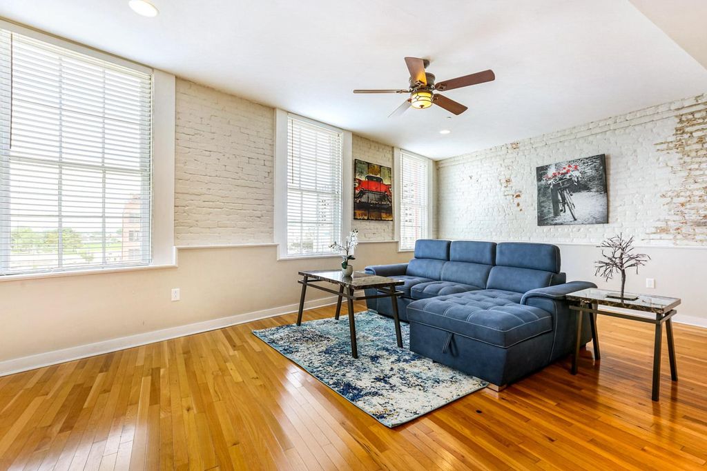 237 N Peters St #402, New Orleans, LA 70130