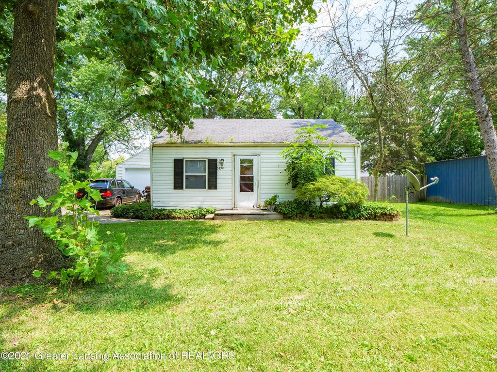5139 Balzer St, Lansing, MI 48911