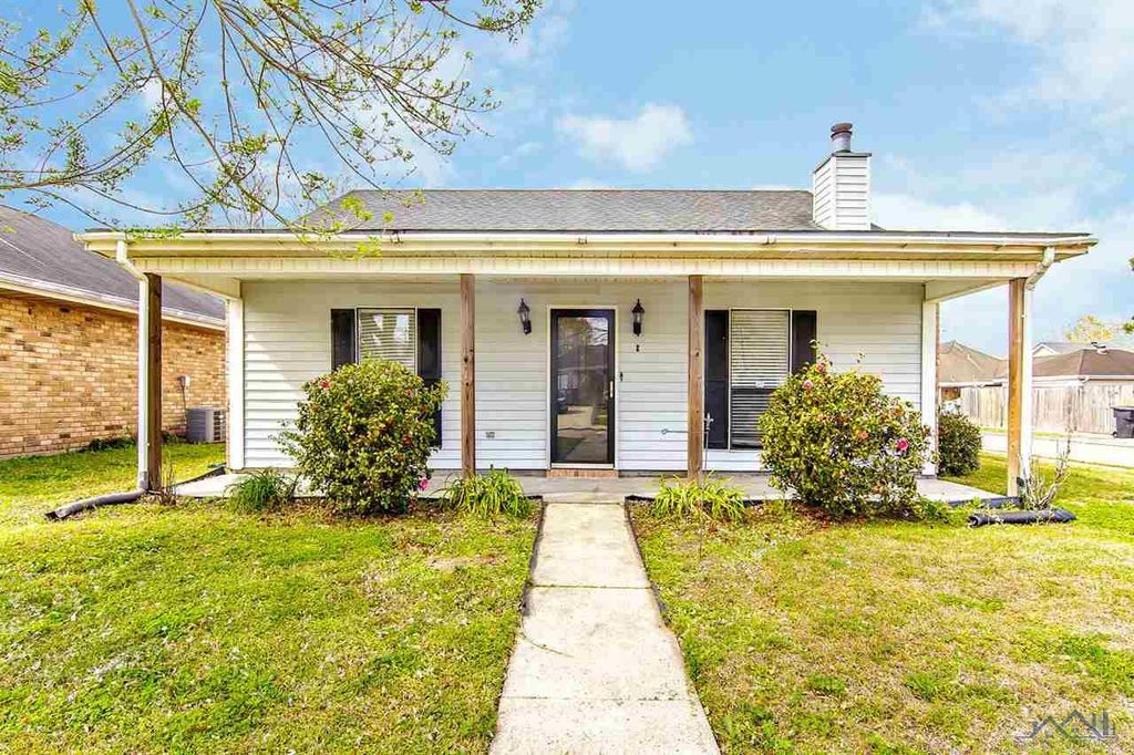 425 Louis Dr, Houma, LA 70364 3 Bed, 2 Bath Single