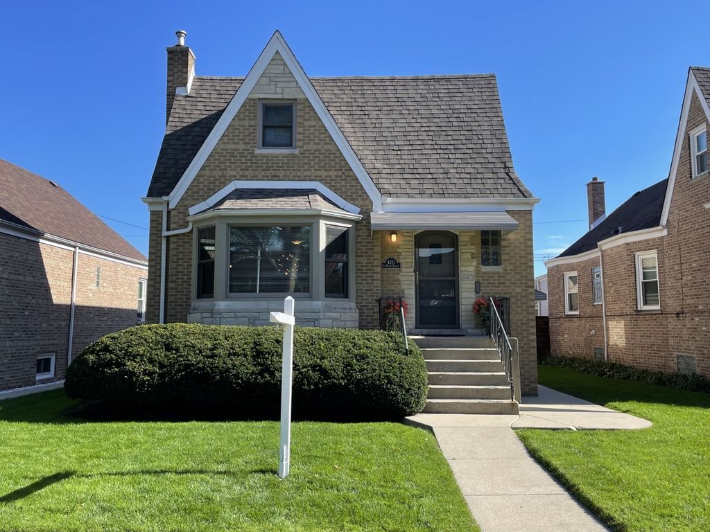 4211 N Major Ave, Chicago, IL 60634