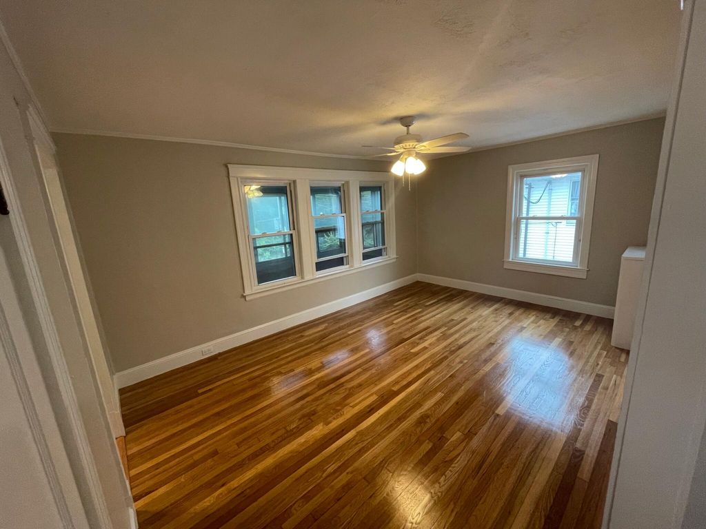 91 Grove St, Watertown, MA 02472