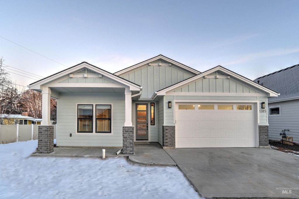 1385 N  Parkshire Way, Meridian, ID 83642