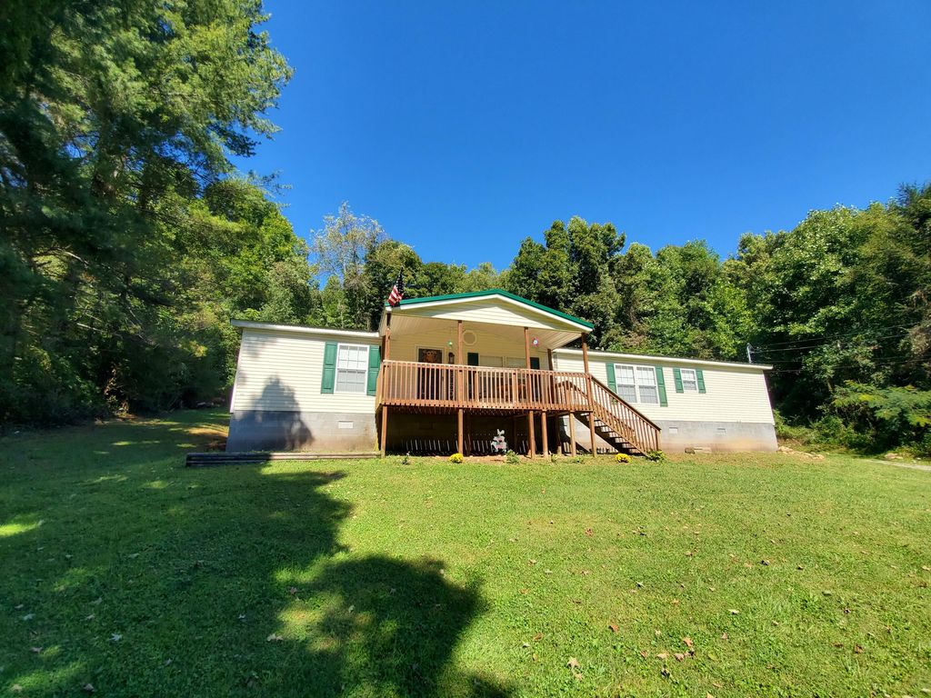 157 Sulaga Dr, Pennington Gap, VA 24277