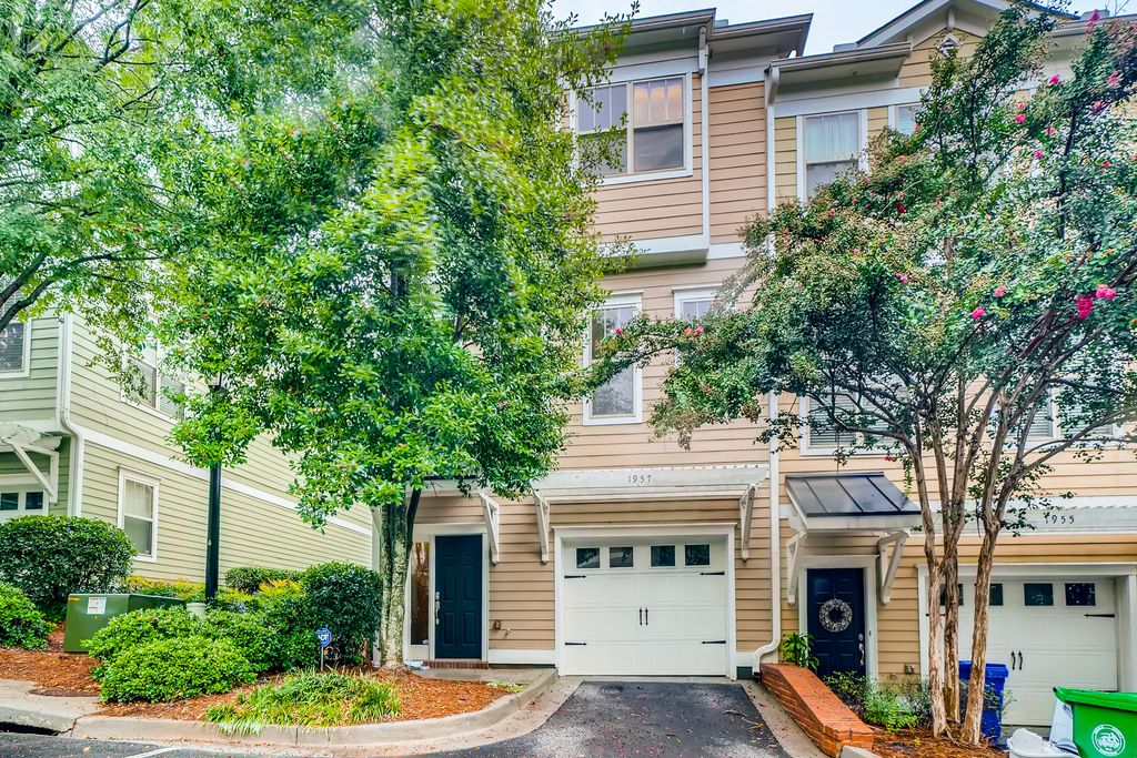 1957 Sterling Oaks Cir NE, Brookhaven, GA 30319