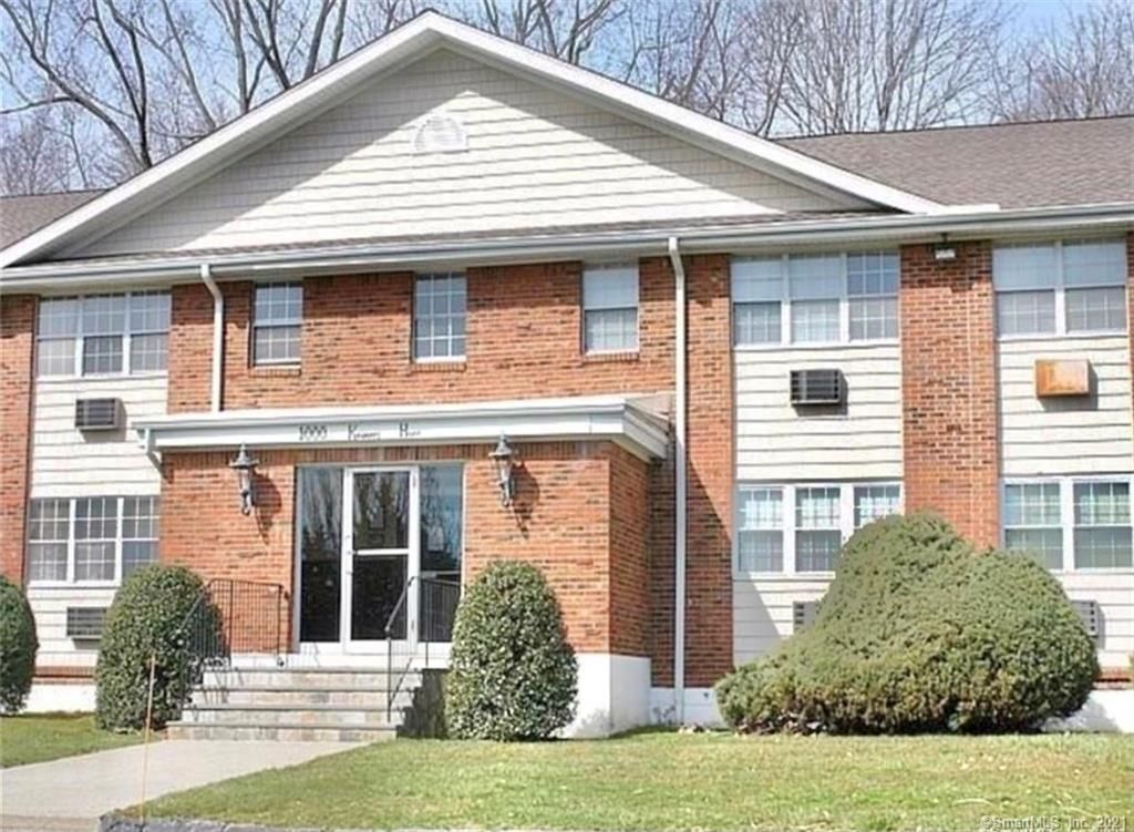 1000 Knapps Hwy #33, Fairfield, CT 06825