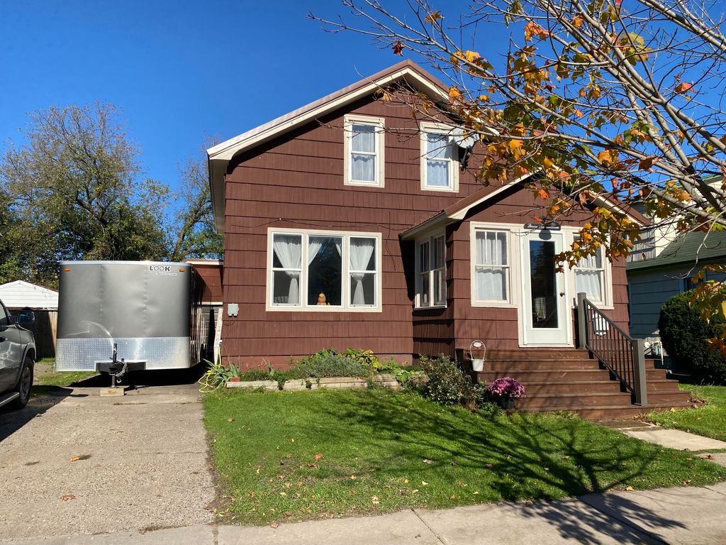 317 Hursley St, Sault Sainte Marie, MI 49783