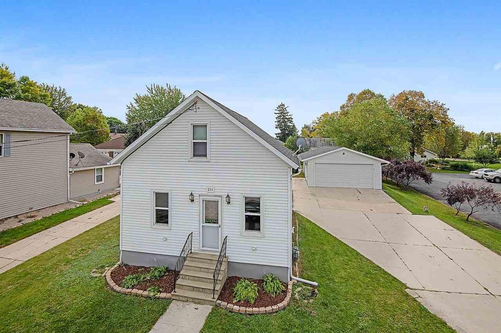 211 W WATER ST, Brillion, WI 54110 Trulia