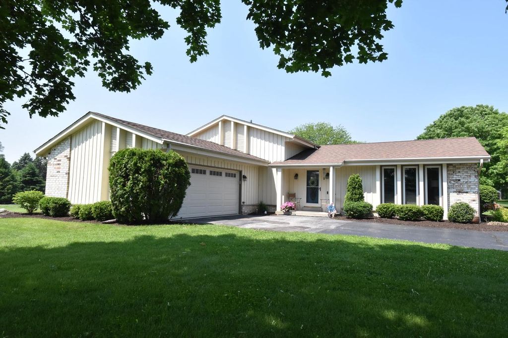 S46W25179 Black Oak COURT, Waukesha, WI 53189