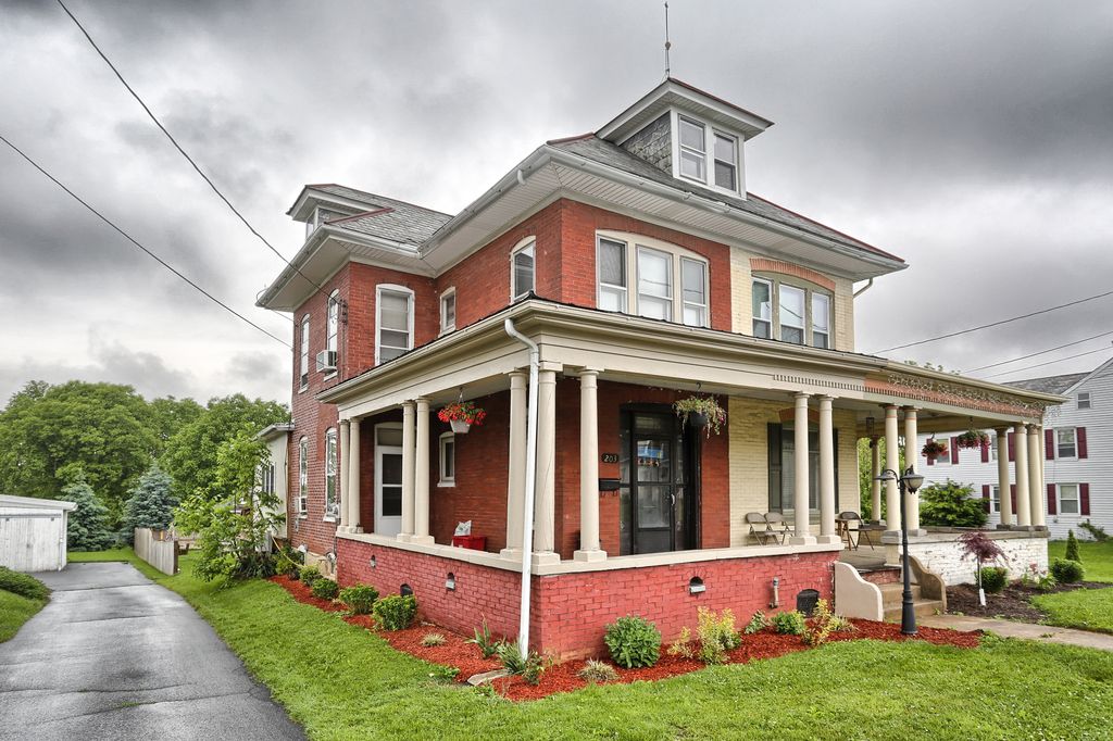 203 W Main St, Leola, PA 2 Bed, 1 Bath SingleFamily Home 61 Photos