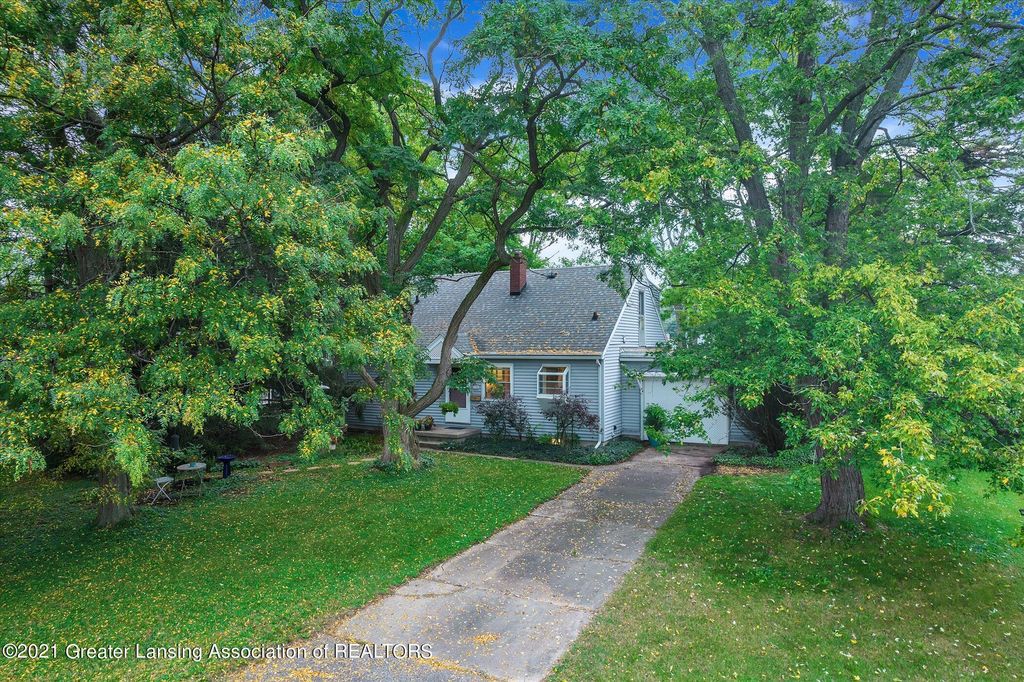 2746 Roseland Ave, East Lansing, MI 48823
