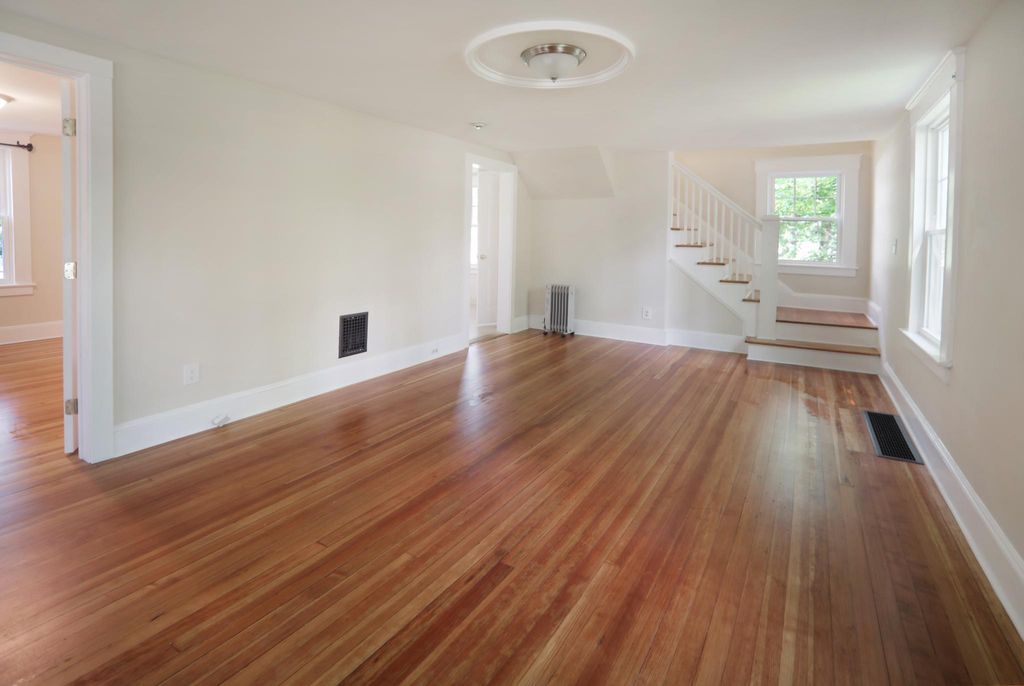 2777 Whitney Ave, Hamden, CT 06518