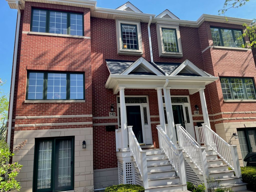 142 W 3rd St #142, Elmhurst, IL 60126