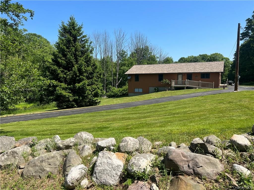 9 Eagles Nest Road, Bloomingburg, NY 12721 SingleFamily Home for Sale
