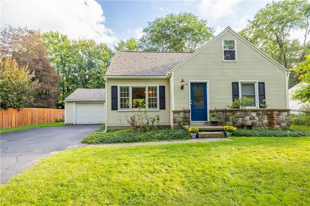 97 Southland Dr, Rochester, NY 14623
