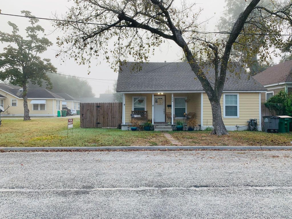 208 N De Leon St, Victoria, TX 77901 Trulia