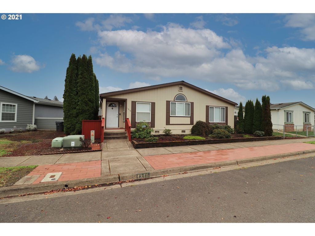 1316 Bramblewood Ln, Eugene, OR 97404