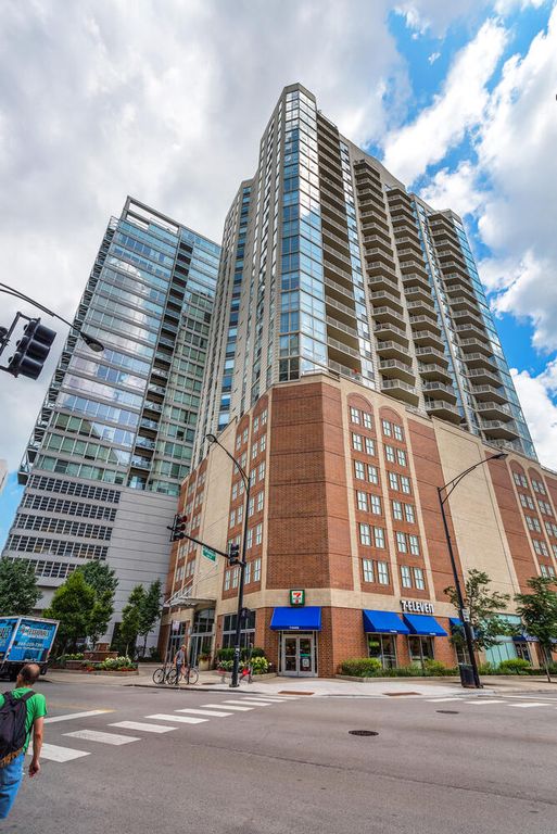 645 N Kingsbury St #1805, Chicago, IL 60654