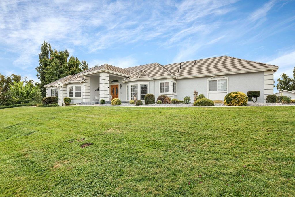 9812 Rodden Rd, Oakdale, CA 95361