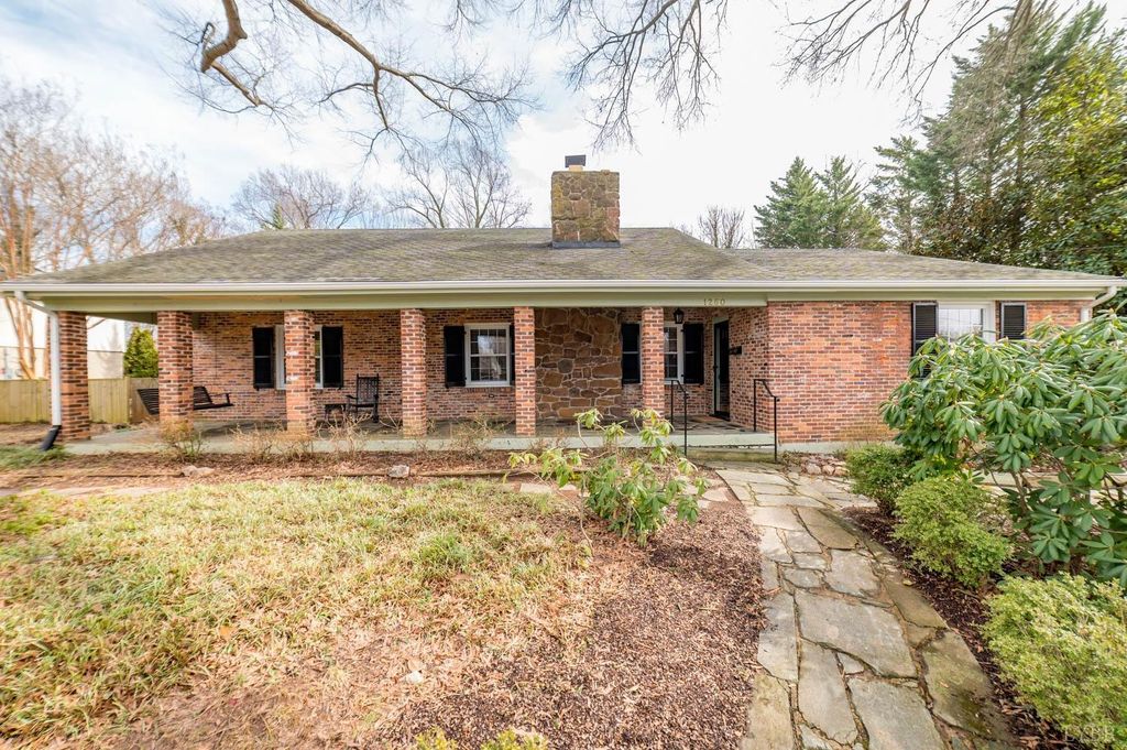 1260 Krise Cir, Lynchburg, VA 24503