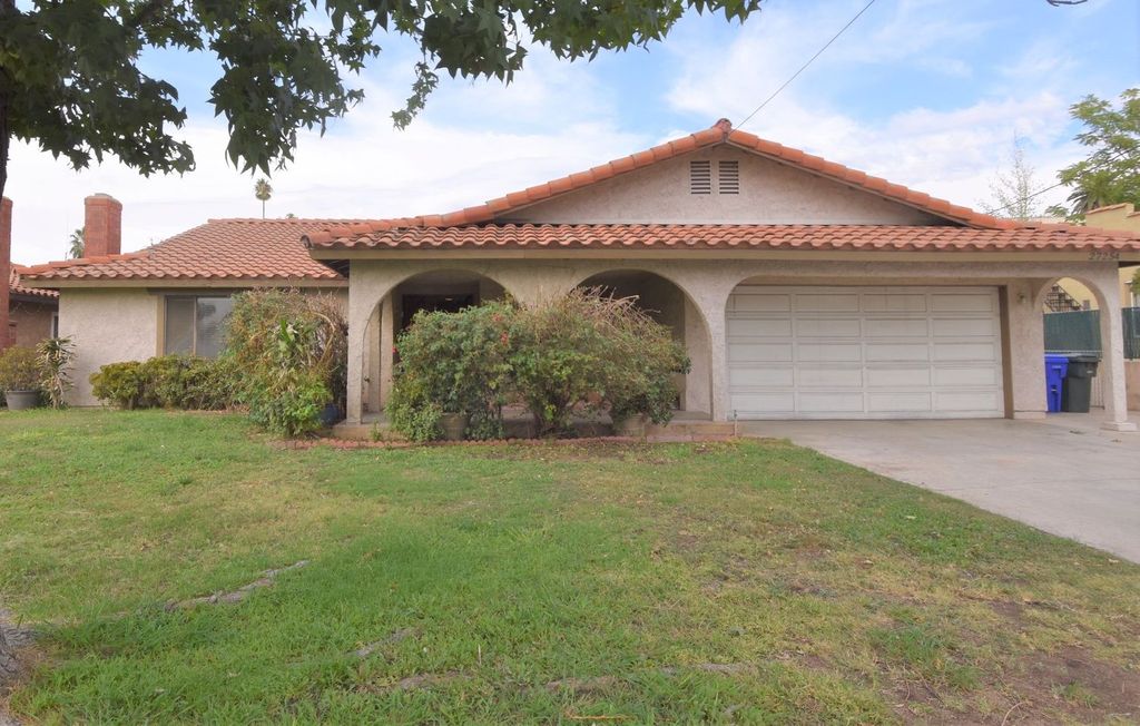 27254 Pacific St, Highland, CA 92346