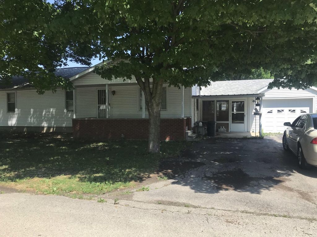 127 S  Spring St, Paxton, IL 60957