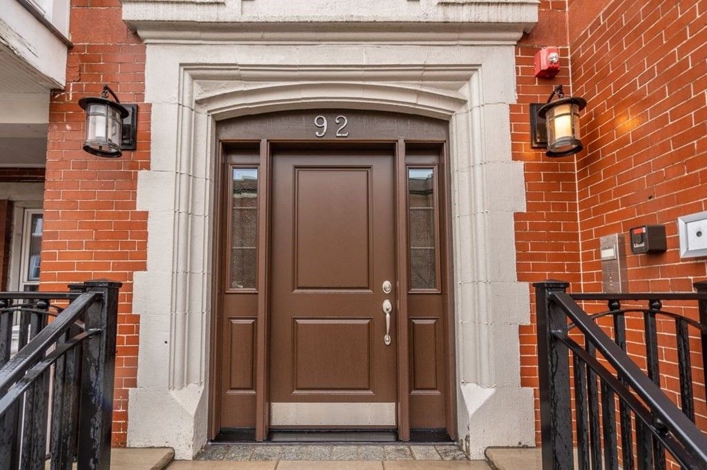 92 Pleasant St #2, Brookline, MA 02446