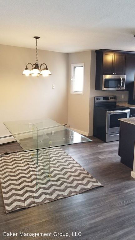 2742 Hennepin Ave #303, Minneapolis, MN 55408