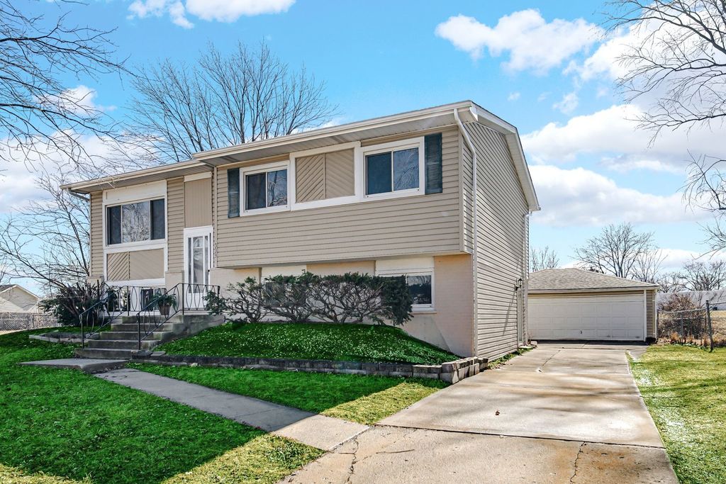 339 Gehrig Cir, Bolingbrook, IL 60440