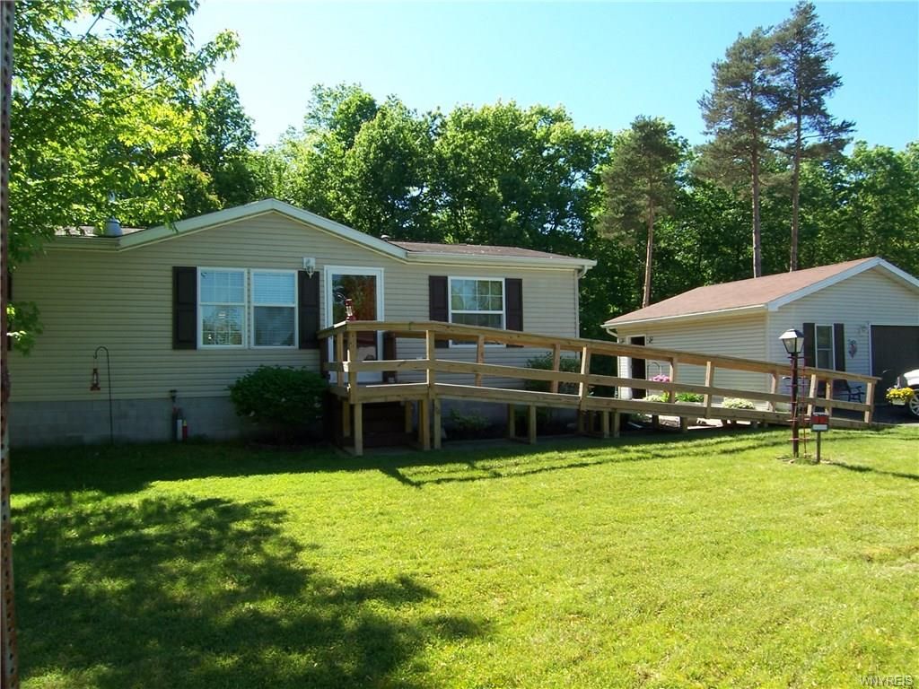 75 Rainbow Park, Ransomville, NY 3 Bed, 2 Bath Mobile / Manufactured