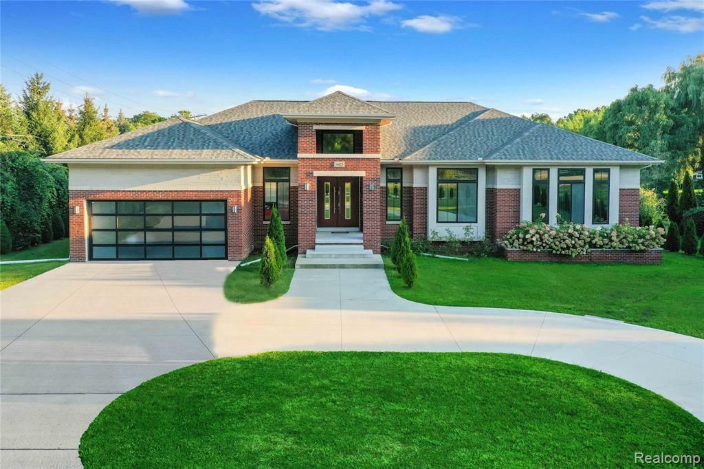 36025 W Forteen Mile Rd, Farmington Hills, MI 48331