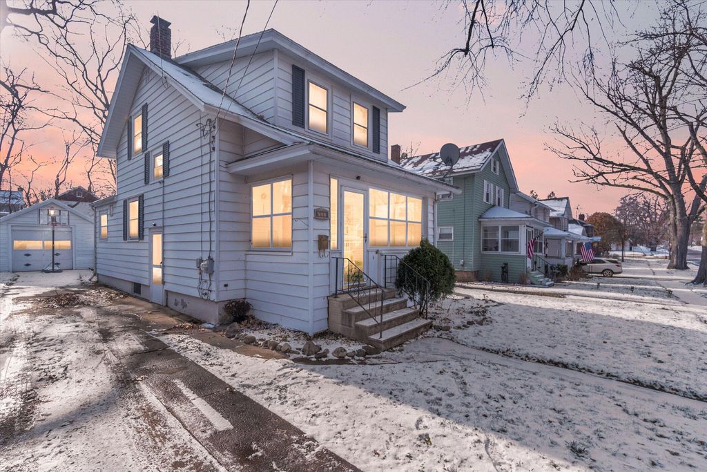 753 Oakdale Ave, Jackson, MI 49203